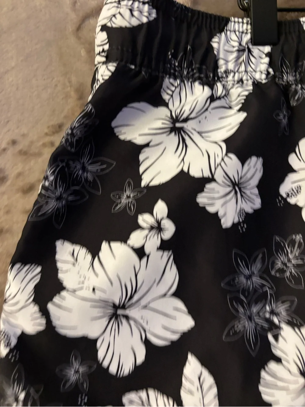 Amazon Essentials Swim Board Shorts  Men’s Size XL Black & White Floral Print